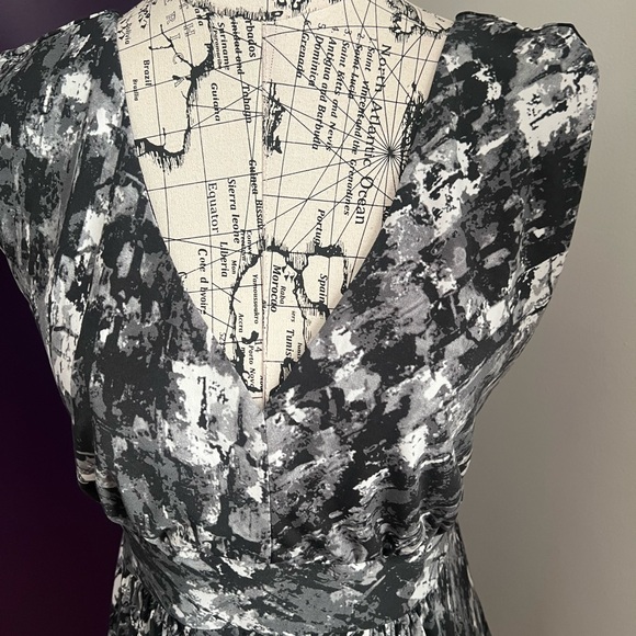 Trulli Black and White Sleeveless Dress - Picture 2 of 8